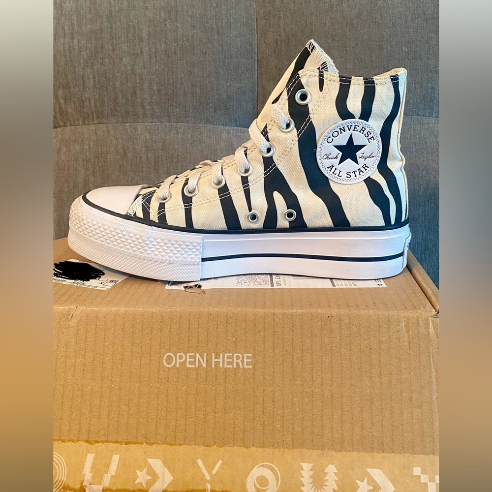 NEW!!! Chuck Taylor All Star- Platform-Zebra